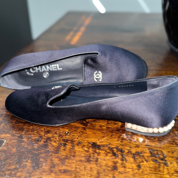 Chanel Satin Flats with Pearls on Heels - Picture 15 of 16